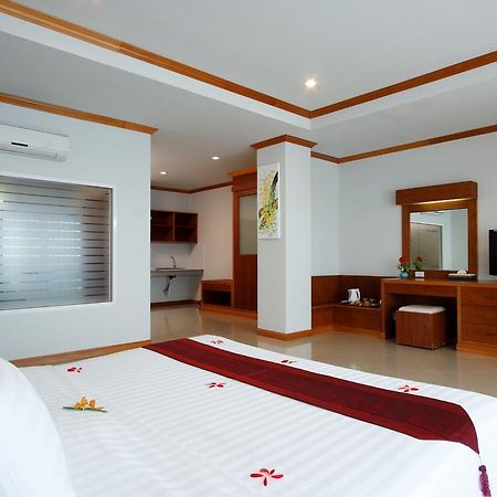Blue Beach Club & Resort Patong Zimmer foto